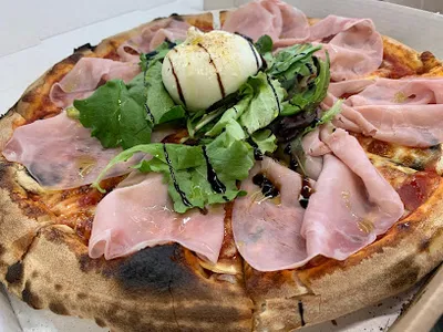 Pizza et Traiteur: camion MAMA PIZZA MORNANT au feu de bois