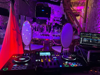 𝗗𝗷𝗲𝘁𝘁𝗲 𝗡𝗮𝘄 (Nawel) - DJ Femme Mariage Lyon | Musique Orientale et Occidentale