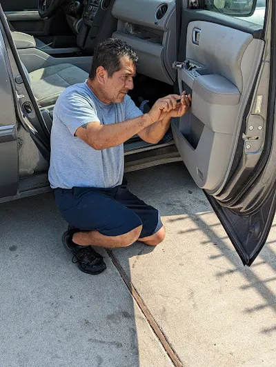 Ricardo's Auto-Upholstery